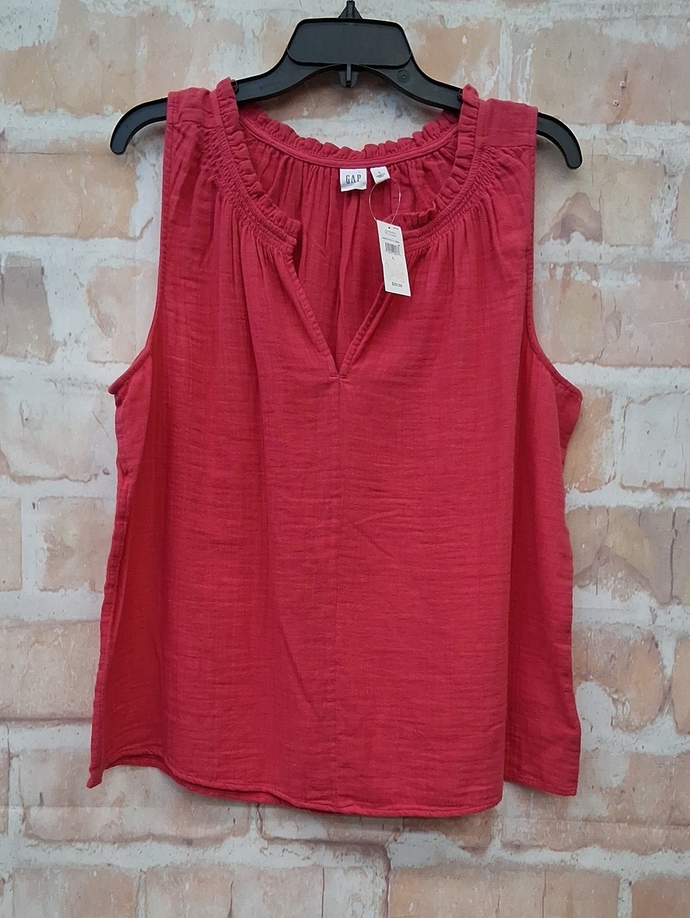 NWT GAP Sleeveless V-Notch Camisole in Deep Pink